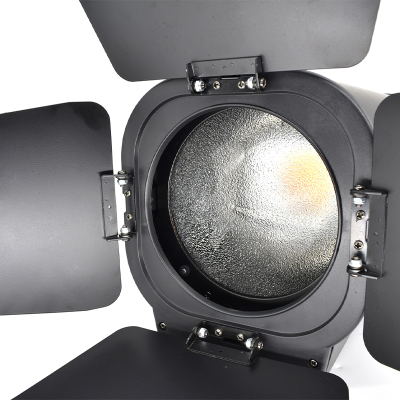 High efficiency LED profile spotlight with precise beam control