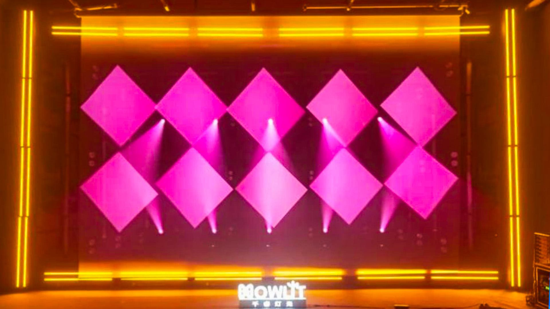 Mostra di illuminazione dello showroom NOWLIT 2024