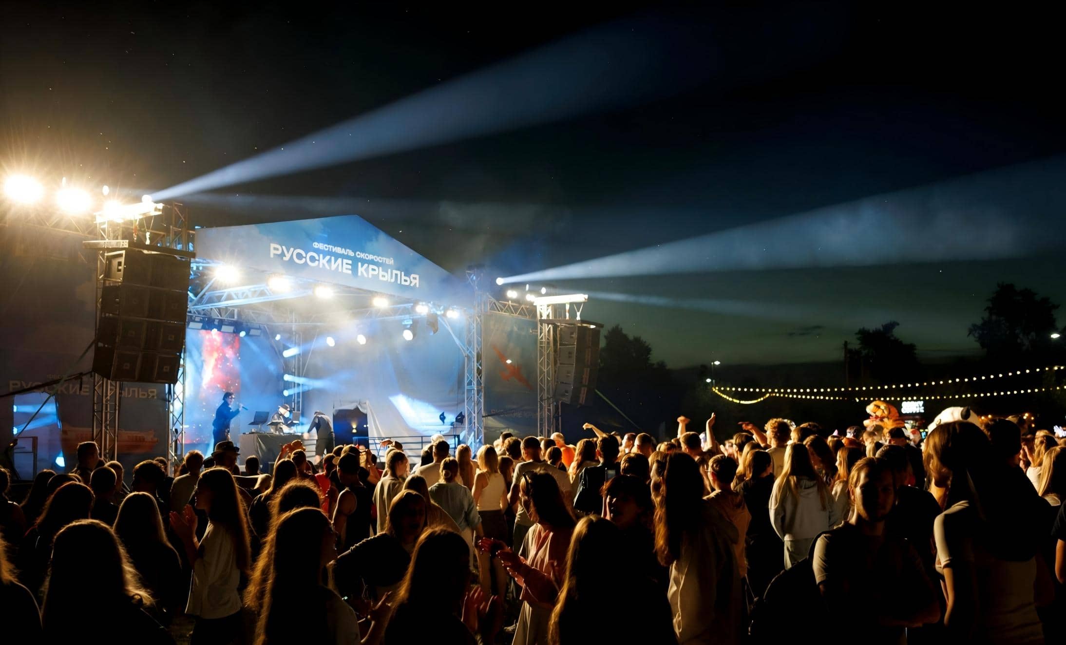 Il modello QR-LM600IP66 è stato presentato a una festa patriottica a Nizhny Novgorod, in Russia.